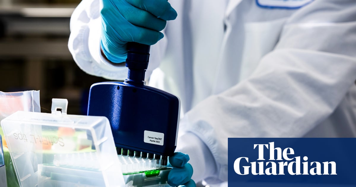 ‘Tremendous uncertainty’ for cancer research as US officials target mRNA vaccines | Trump administration
