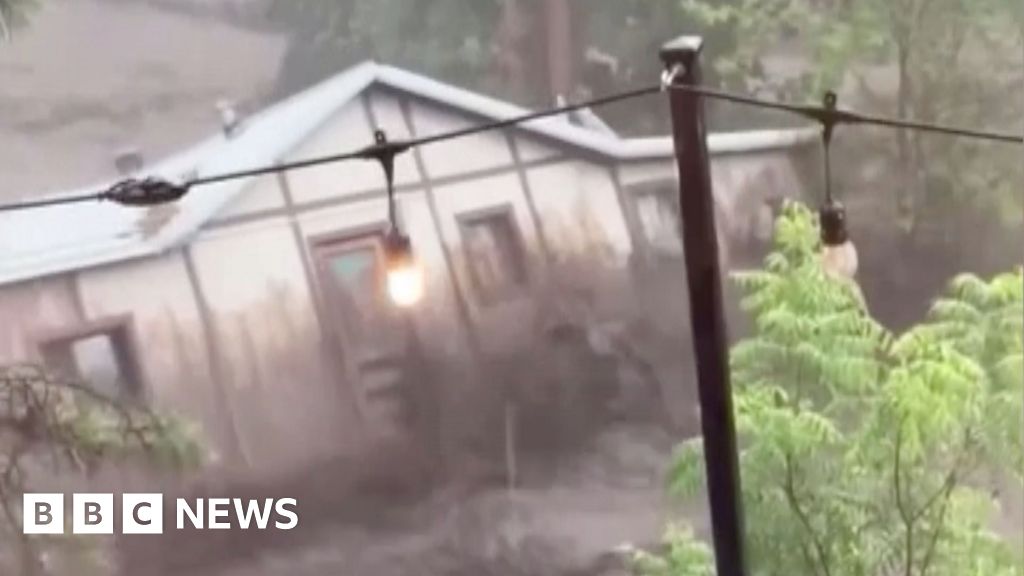 Moment house swept down river in New Mexico flash flooding